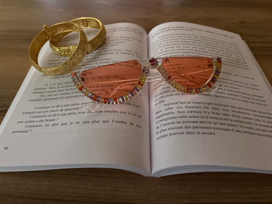 Lunette de soleil incrustrée de diamants