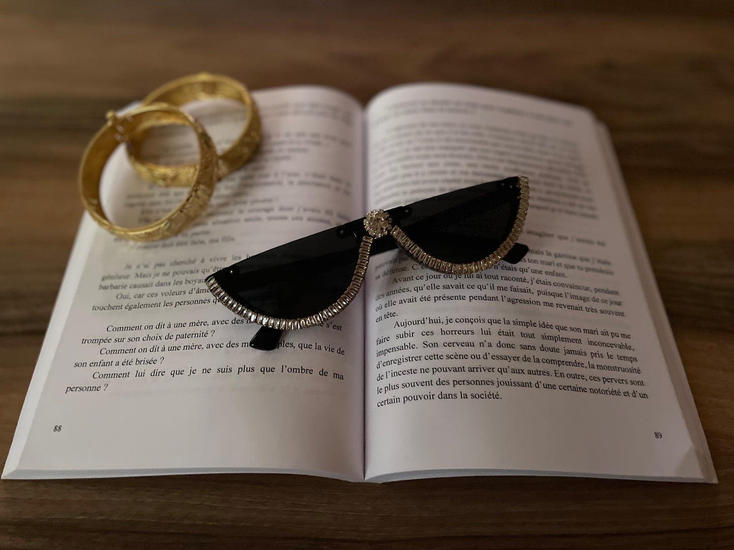 Lunette de soleil incrustrée de diamants